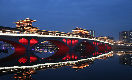 昔日彩虹橋，如今網(wǎng)紅橋，新津這座廊橋夜景你去打卡了嗎？